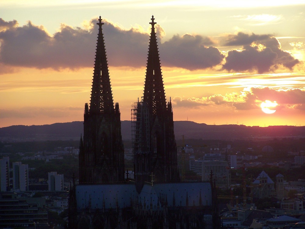 Dom_im_Sonnenuntergang