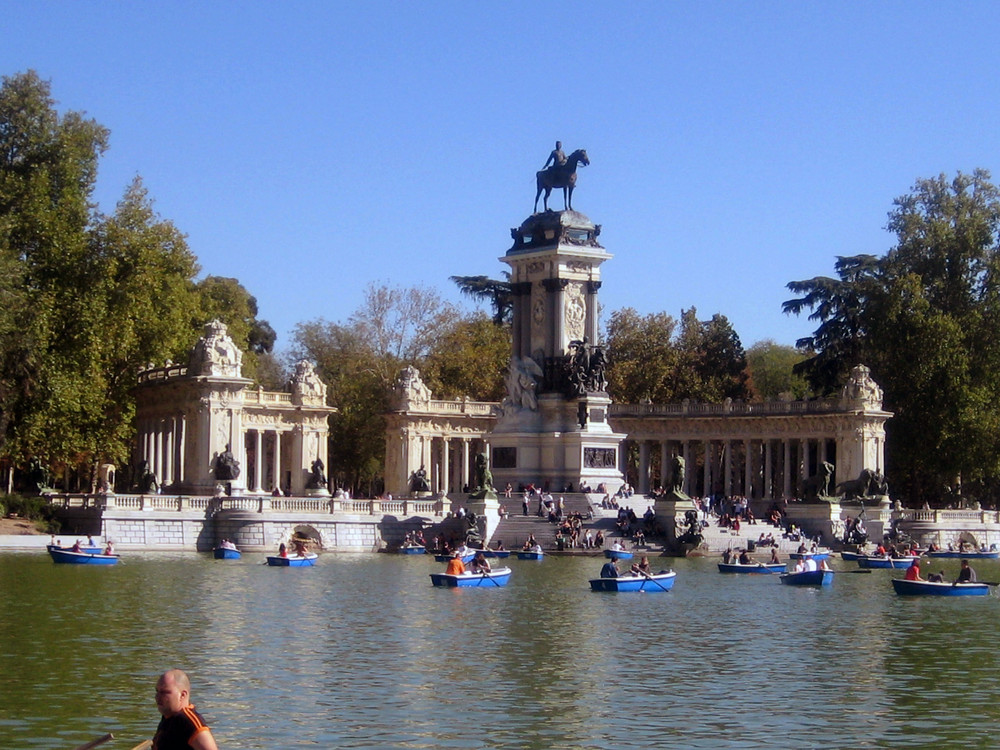 Domingo en el Estanque del Parque del Retiro de Madrid