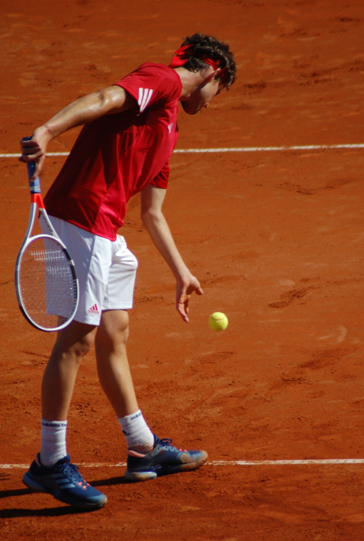 Dominic Thiem beim Aufschlag 