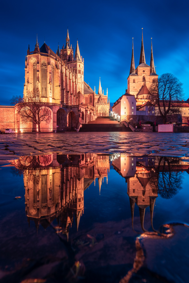 Domplatz im Spiegel