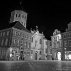 Domplatz Paderborn - Kirche umgeben von Streit und Handel