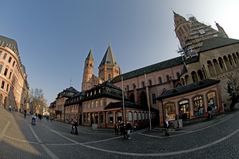 Domplatz und Dom