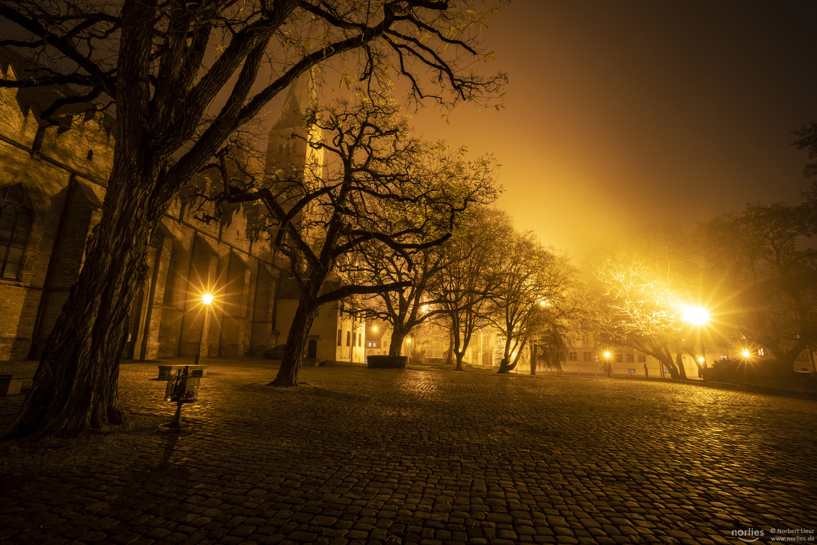 Domvorplatz im Nebel