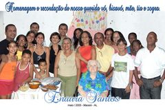 Dona Enaura Santos com alguns netos e bisnetos