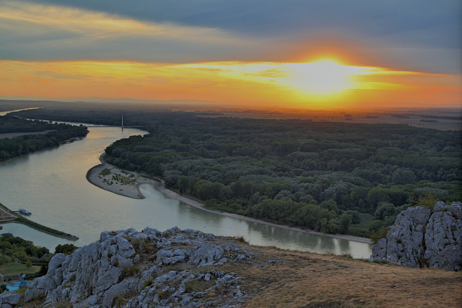 Donau bei Sonnenuntergang
