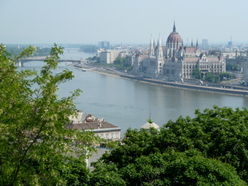 Donau im Hintergrund Budapest Mai 2011