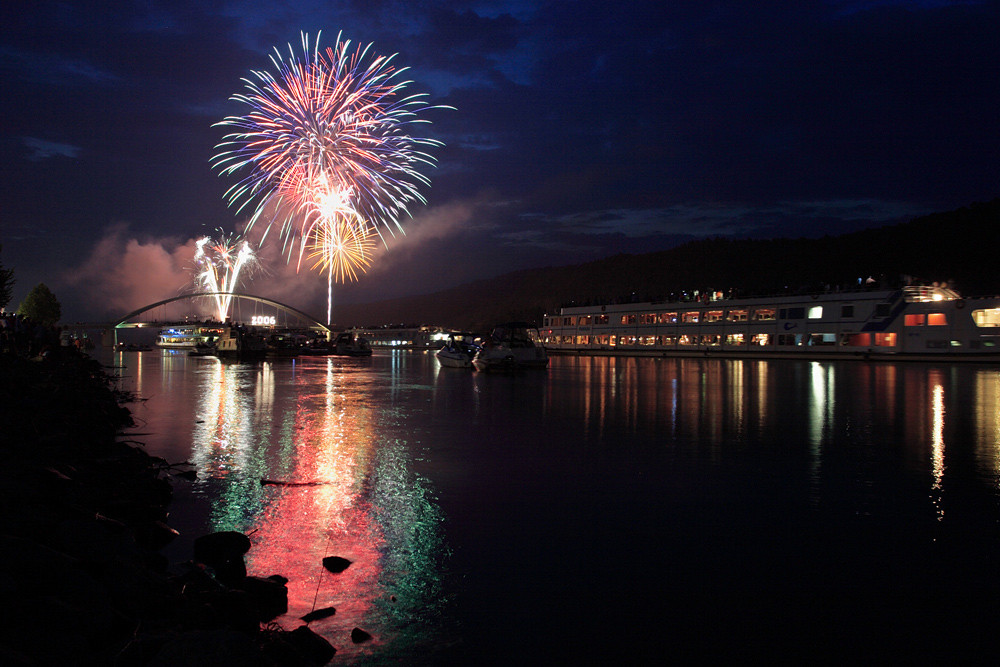 Donau in Flammen 2006 Foto & Bild kunstfotografie & kultur, feuerwerk, motive Bilder auf Donau in Flammen 2006 Foto & Bild kunstfotografie & kultur, feuerwerk, motive Bilder auf