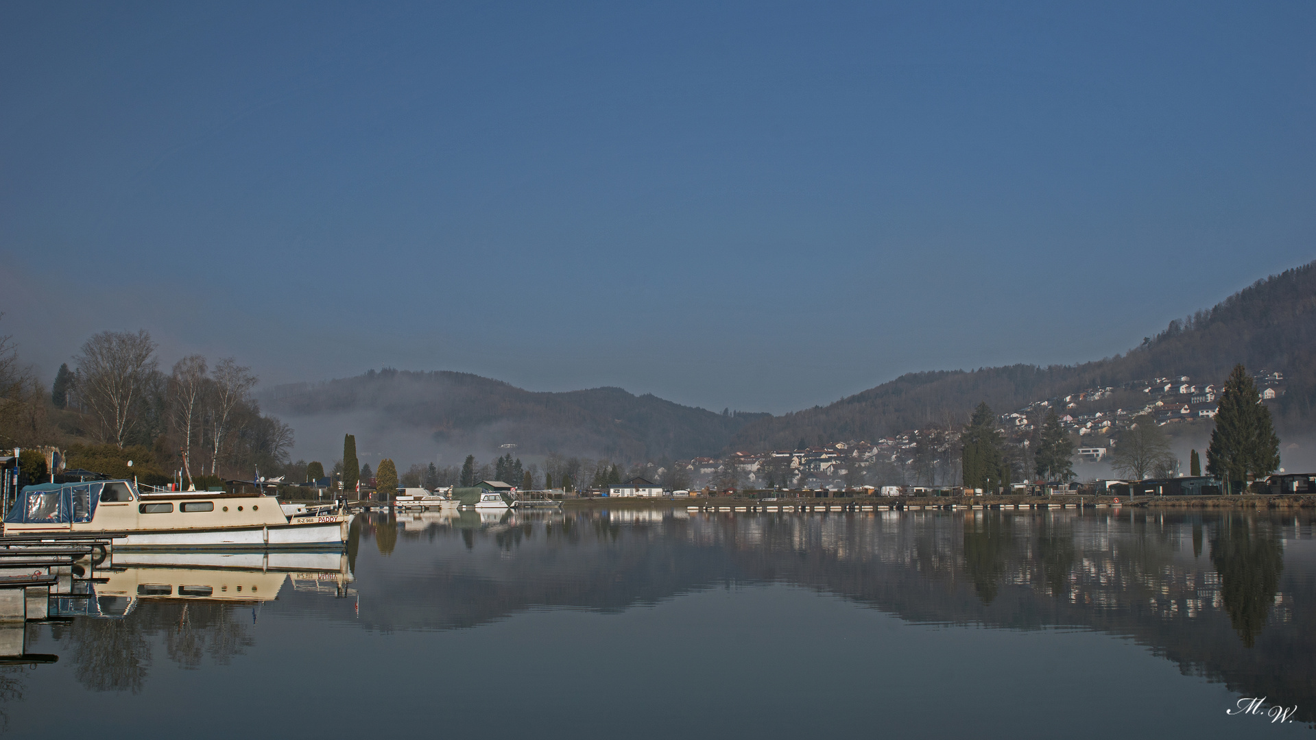 Donau Jachthafen Kasten