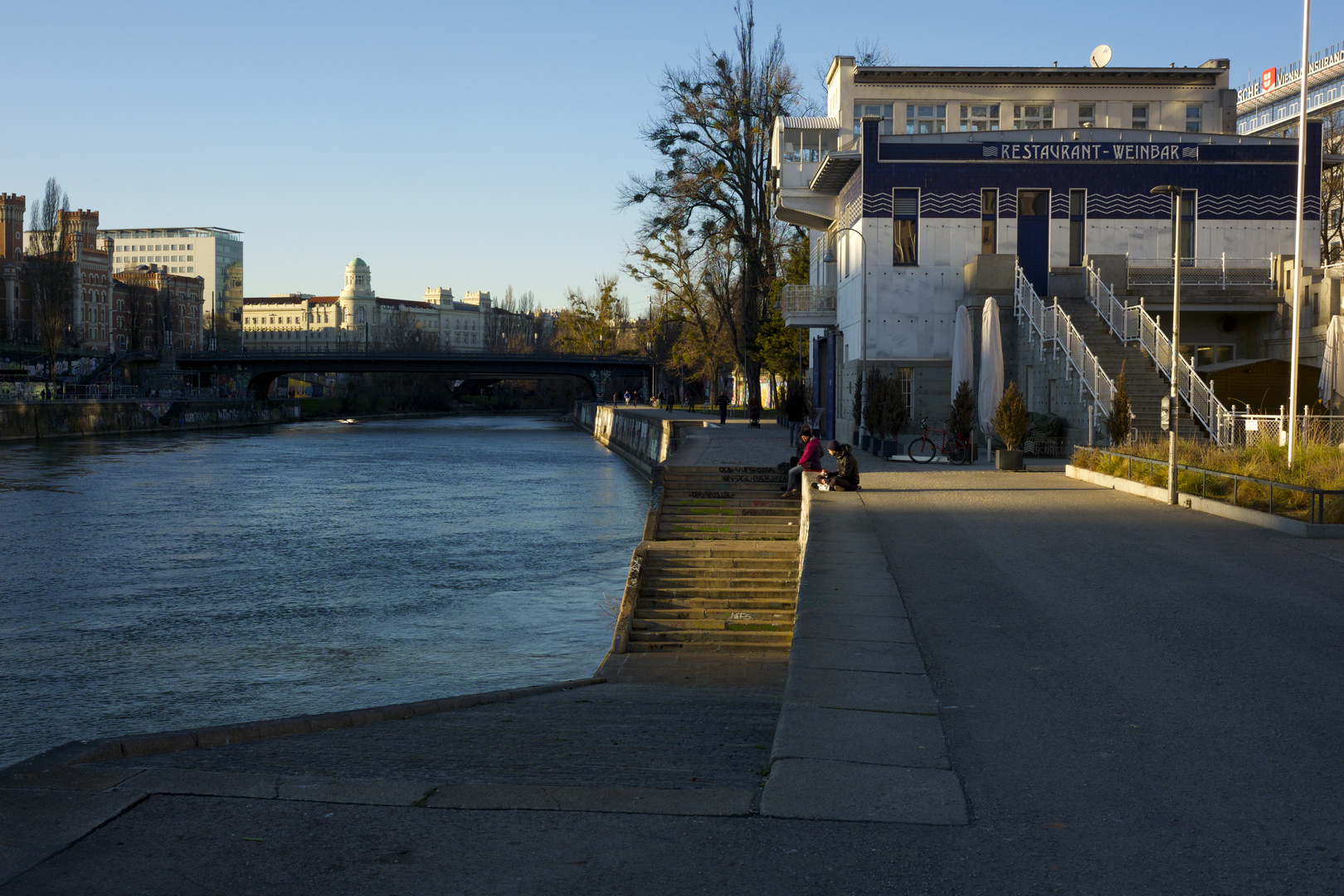 Donau (Kanal) so blau ....