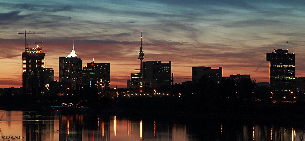 Donaucity bei Abenddämmerung