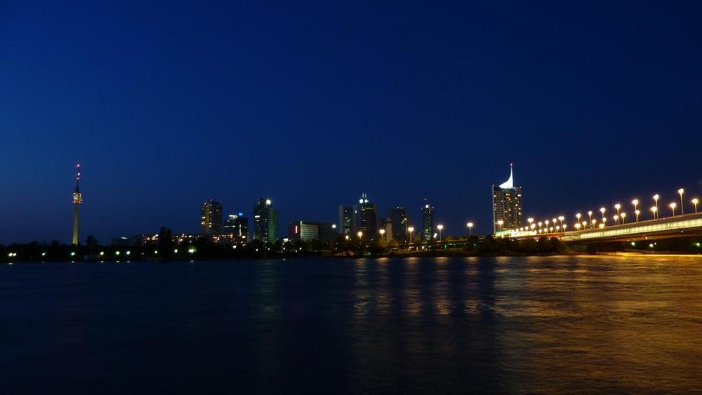 Donaucity nach dem Sonnenuntergang