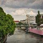 Donaukanal mit Urania-Gebäude