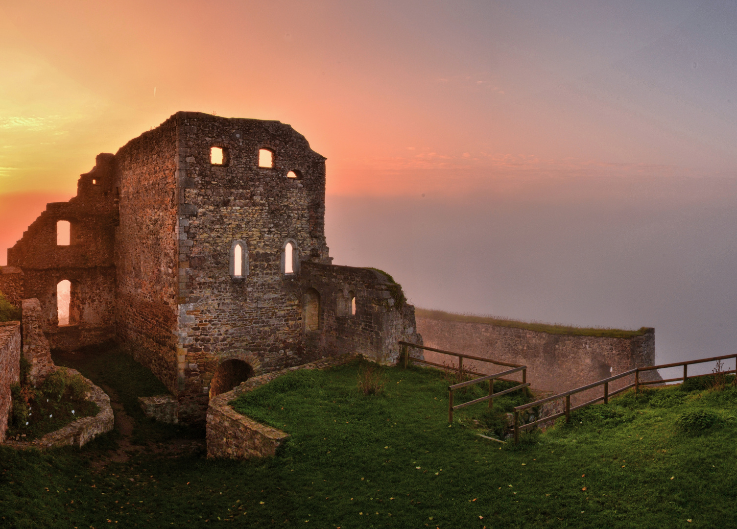 Donaustauf im Morgennebel