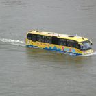 Donautour per Bus (River Ride Floating Bus Budapest)