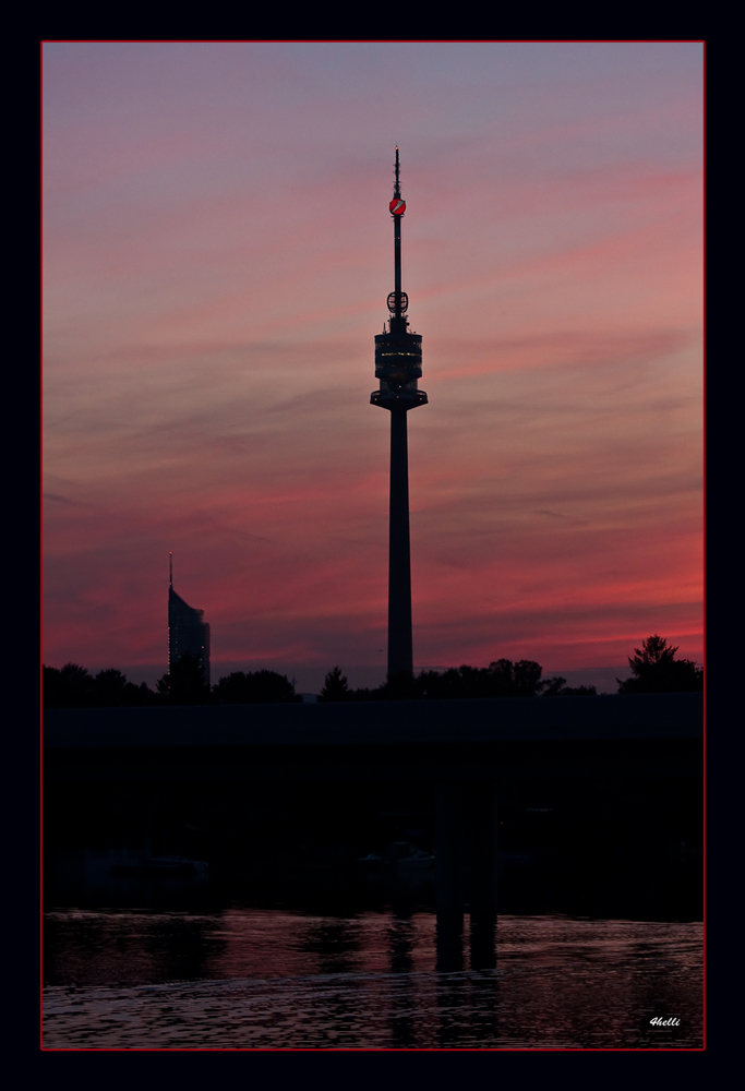 Donauturm in Abendstimmung