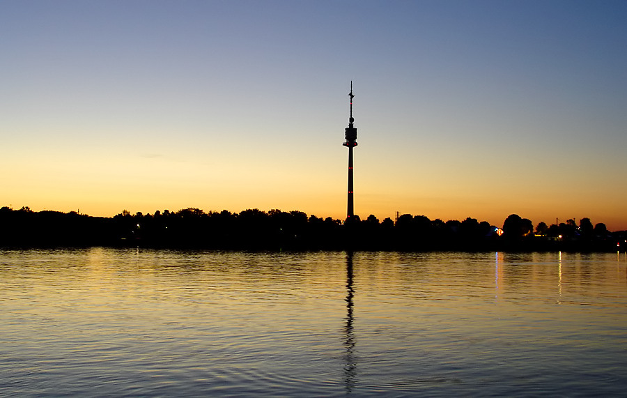 Donauturm mit Donauinsel(fest)