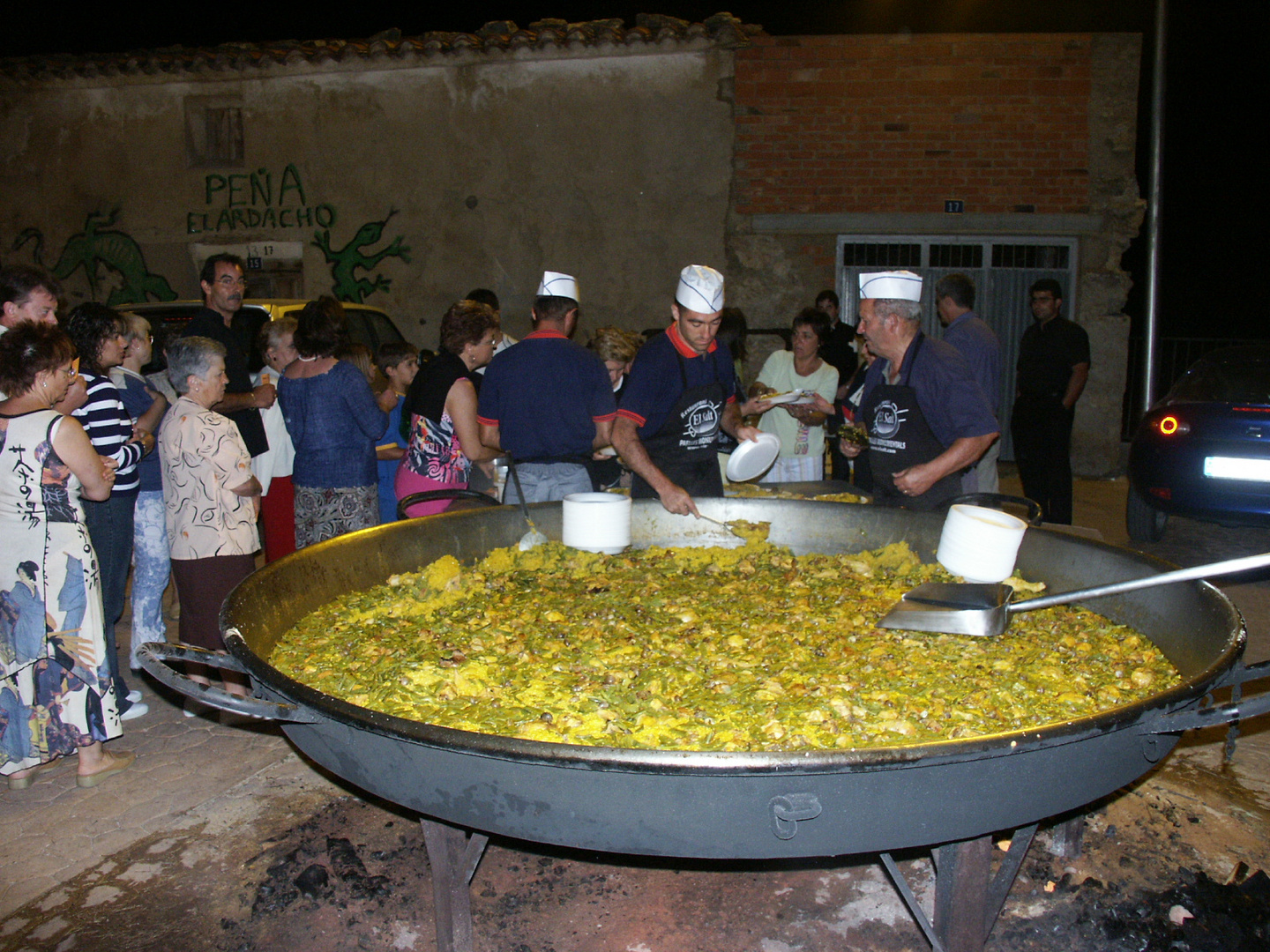 Donde comen dos ...comen tres......