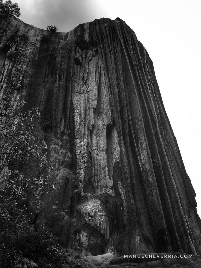 Donde el agua brota de las montañas 