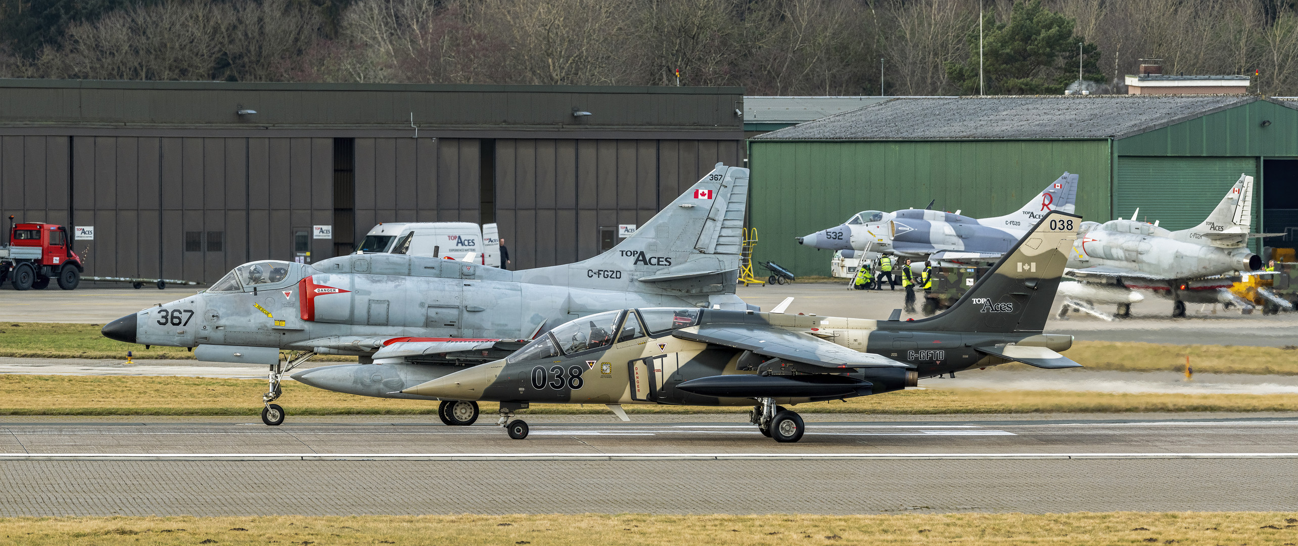 Donier Alpha Jet und Douglas A-4 Skyhawk