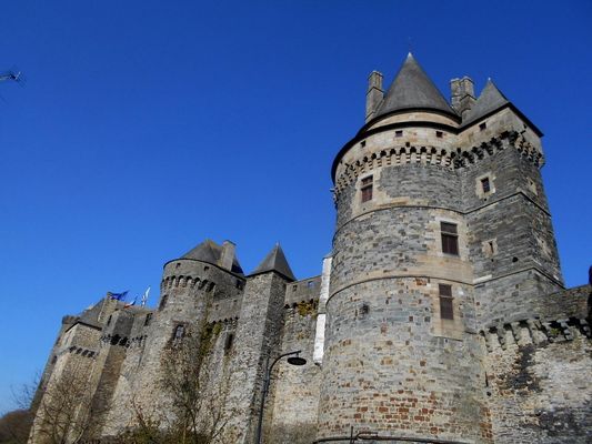 Donjons et remparts du château de Vitré (35) - Exercice n° 39 Donjons et campaniles
