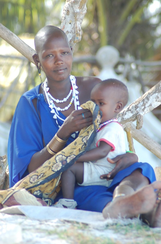 DONNA MASAI CON BAMBINO