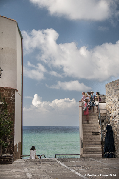 Donne sulla terrazza di Cefalù