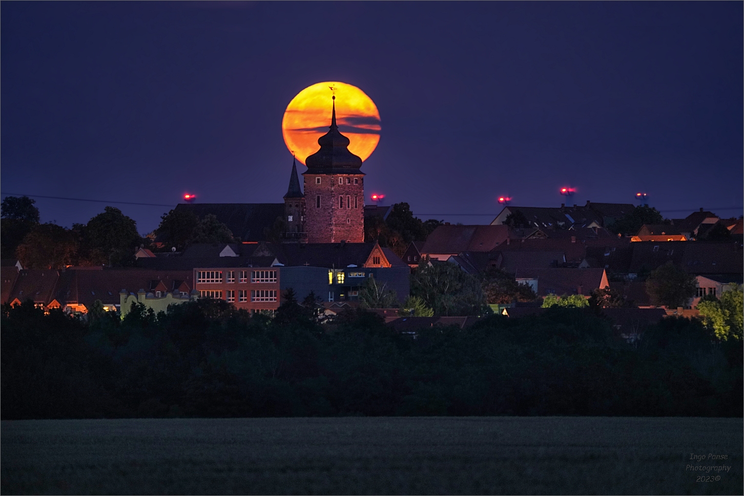 - Donnermond über St. Wenzel -