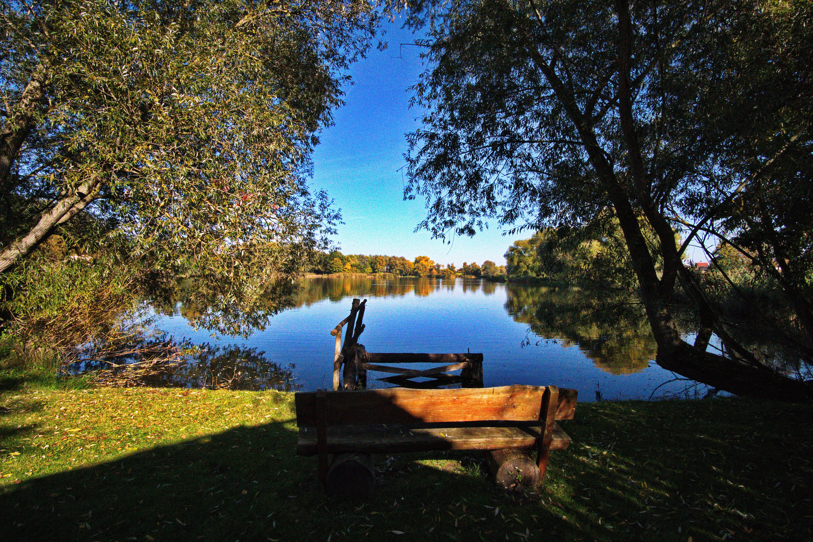 Donnerstag mit Durchblick - Durch- und ausblick auf  den heutigen See vom Opfermohr Oberdorla