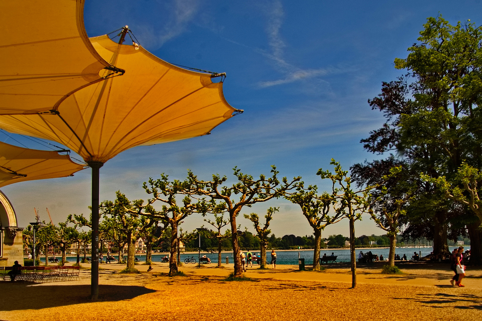 Donnerstag mit Durchblick - Durch- und Weitblick Richtung Bodensee in Konstanz