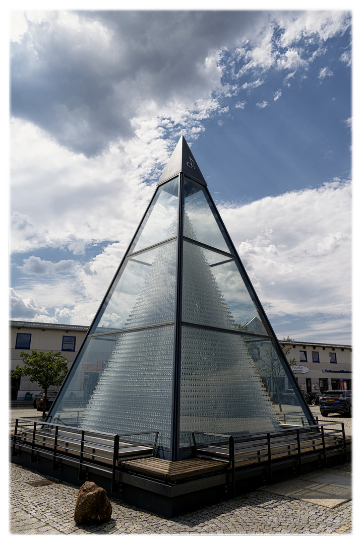 Donnerstag mit Durchblick - Glaspyramide für Gläserpyramide