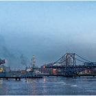 Donnerstag mit Durchblick - Kaiser-Wilhelm-Brücke geöffnet für Schiffsdurchfahrt