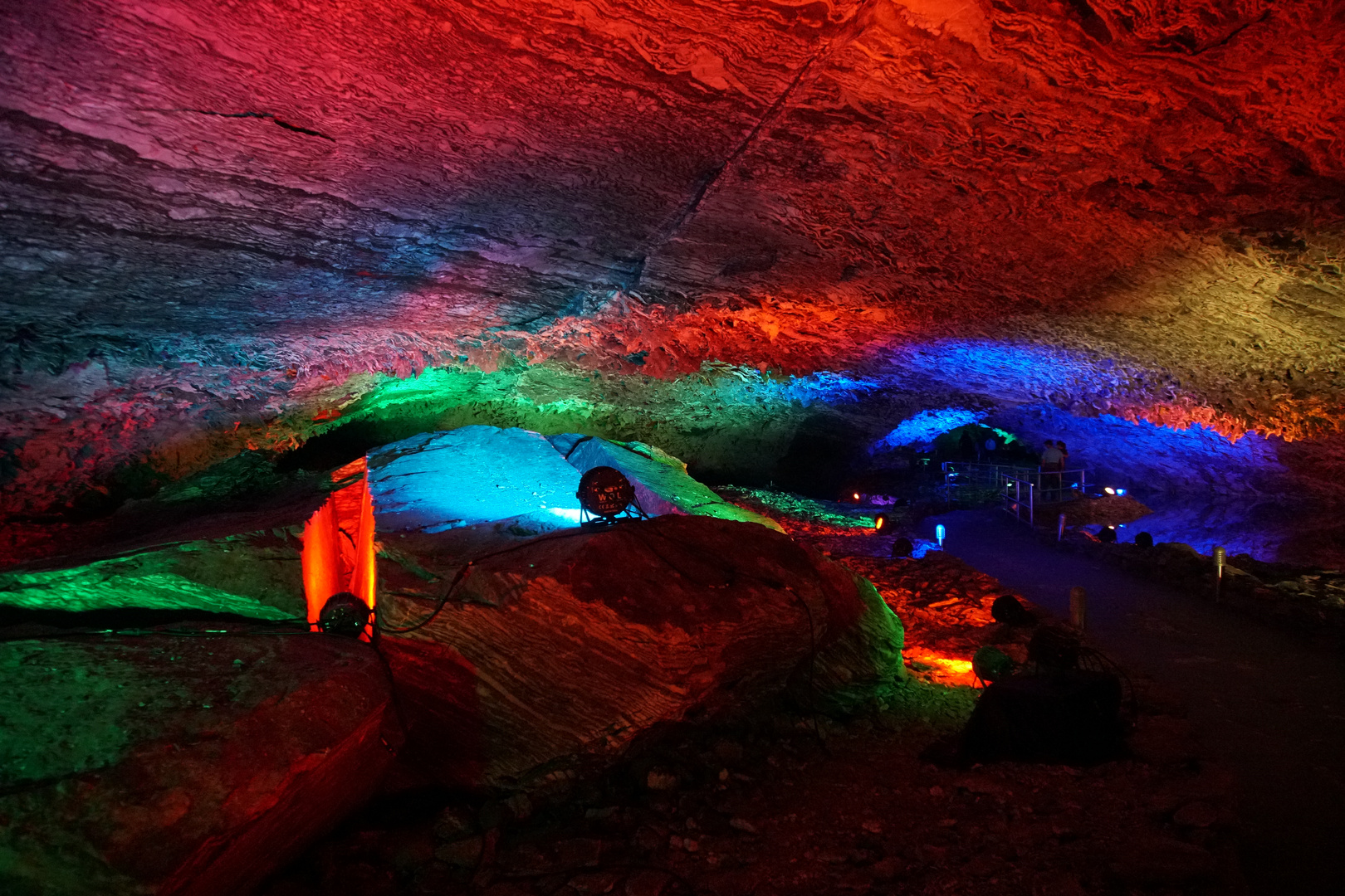 Donnerstag mit Durchblick Lichter in der Barbarossahöhle am
