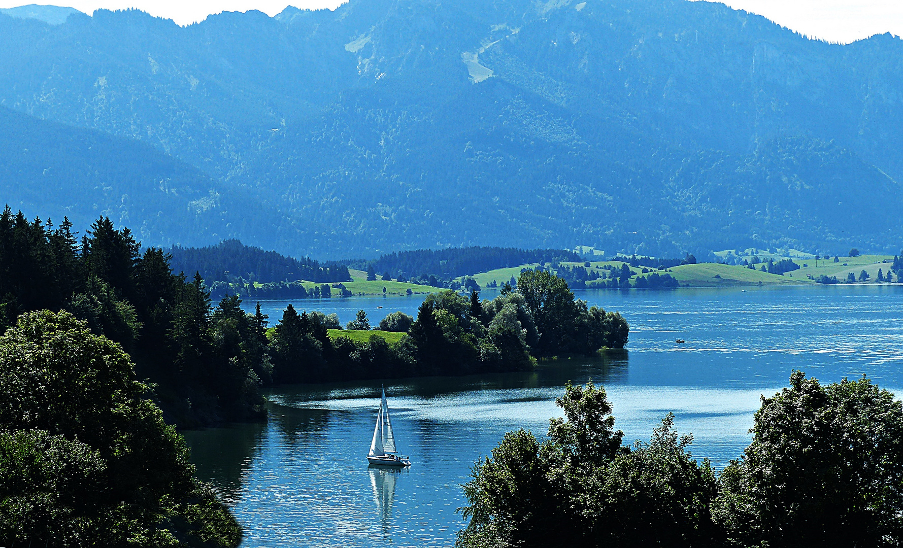 Donnerstag mit Durchblick und Donnerstag-Wasser in einem