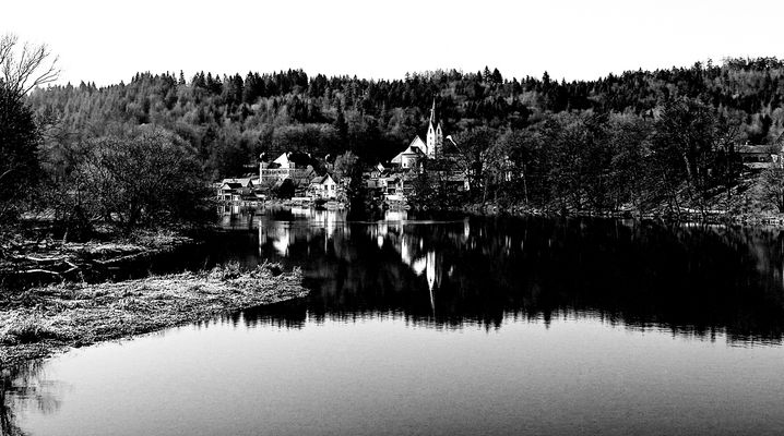 Donnerstag-Wasser und Schwarzweißer Freitag in einem
