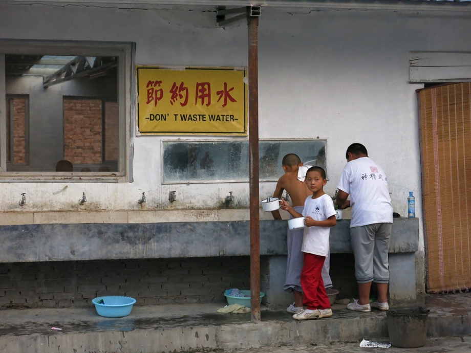 DON'T WASTE WATER - Kung Fu Schule Dengfeng