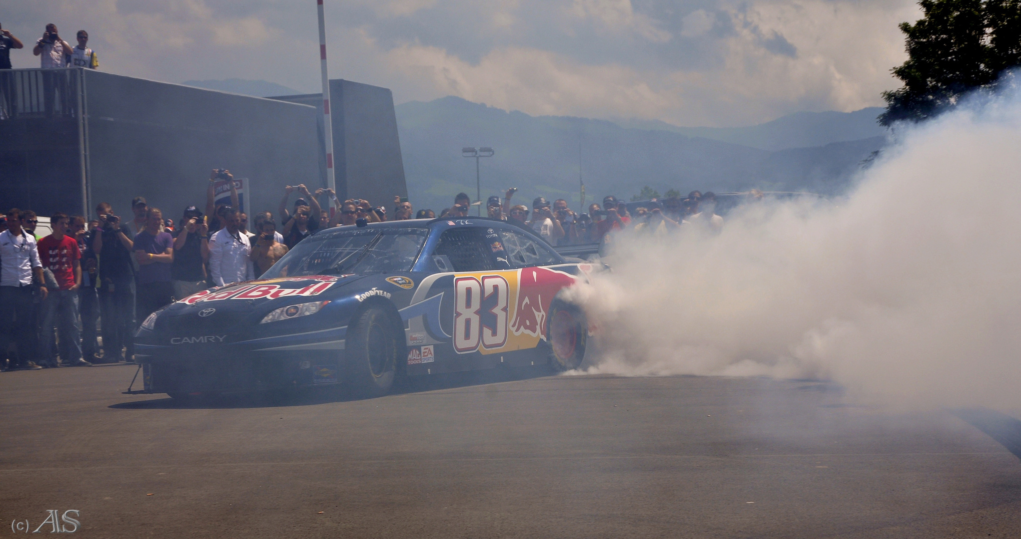 Donut von Patrick Friesacher im Red Bull Nascar