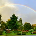 Doppel-Regenbogen über dem Park