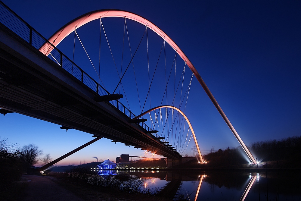 Doppelbogenbrücke II oder Gerade vs. Kurve