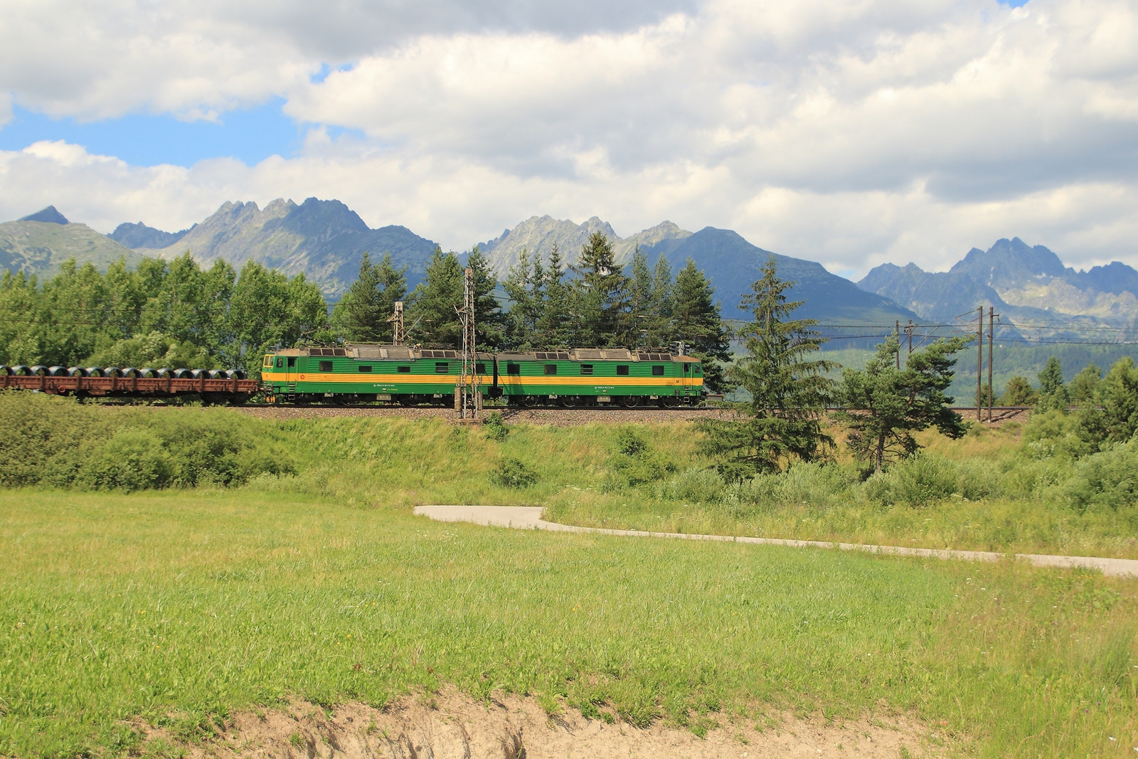 Doppellok 131 063 der ZSSK Cargo..........