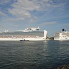 Doppelpack im Hafen von Warnemünde 2008