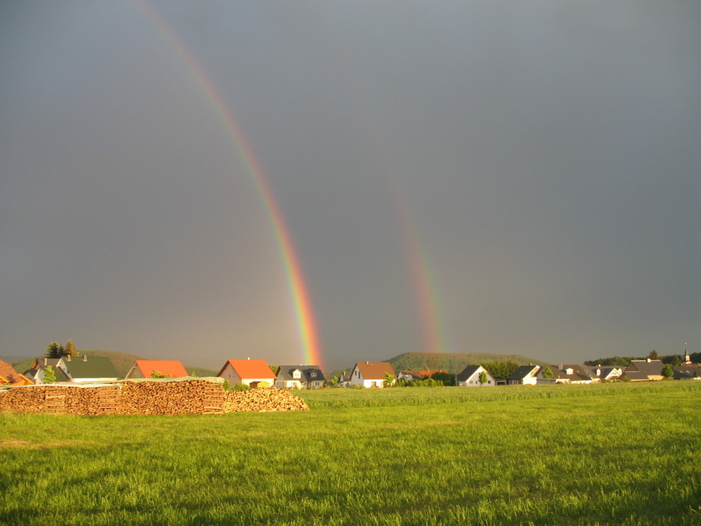 Doppelregenbogen -Abendgeschenk des Himmels