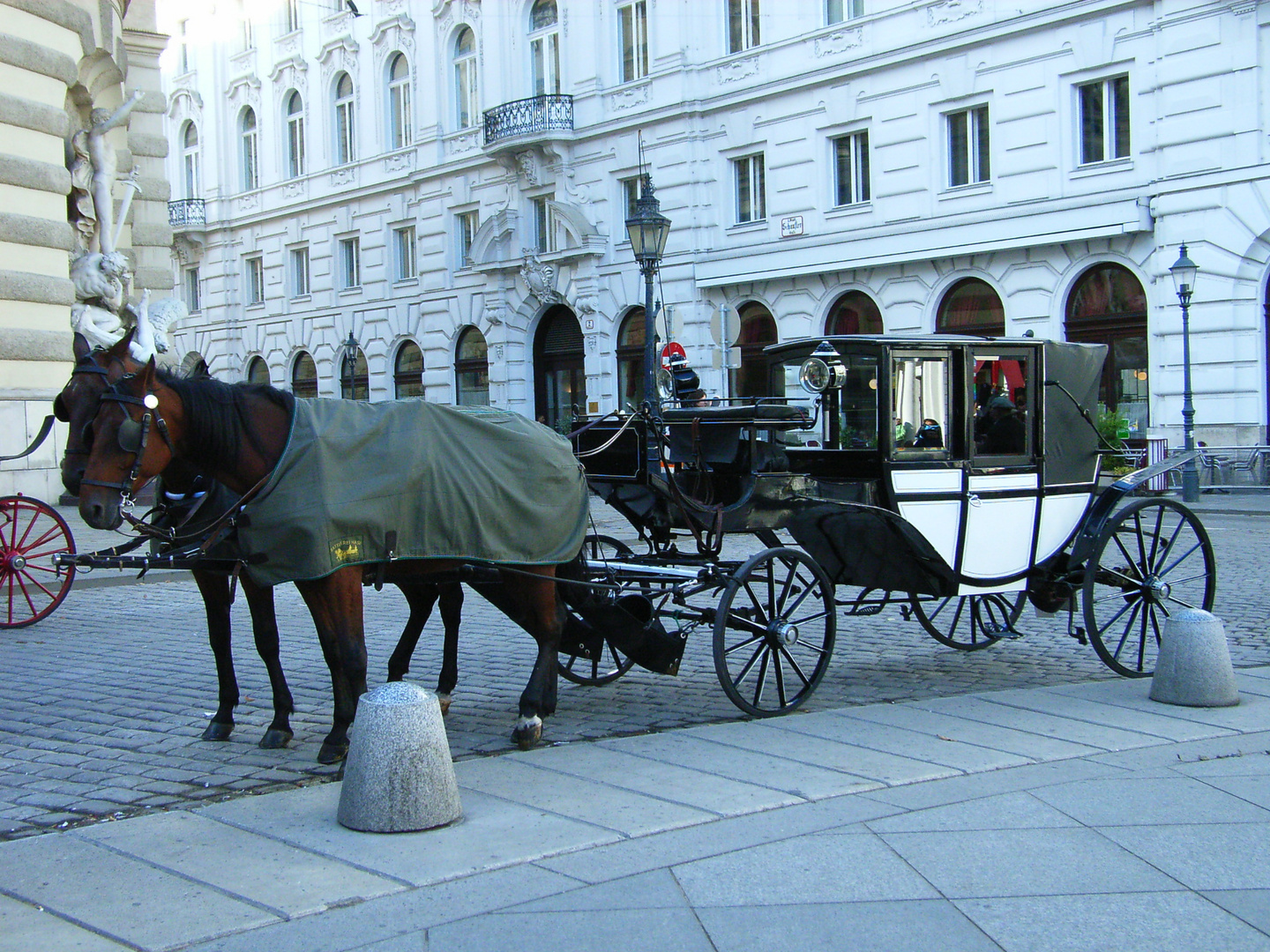 Doppelspännige Kutsche vor Hofburg, Wien