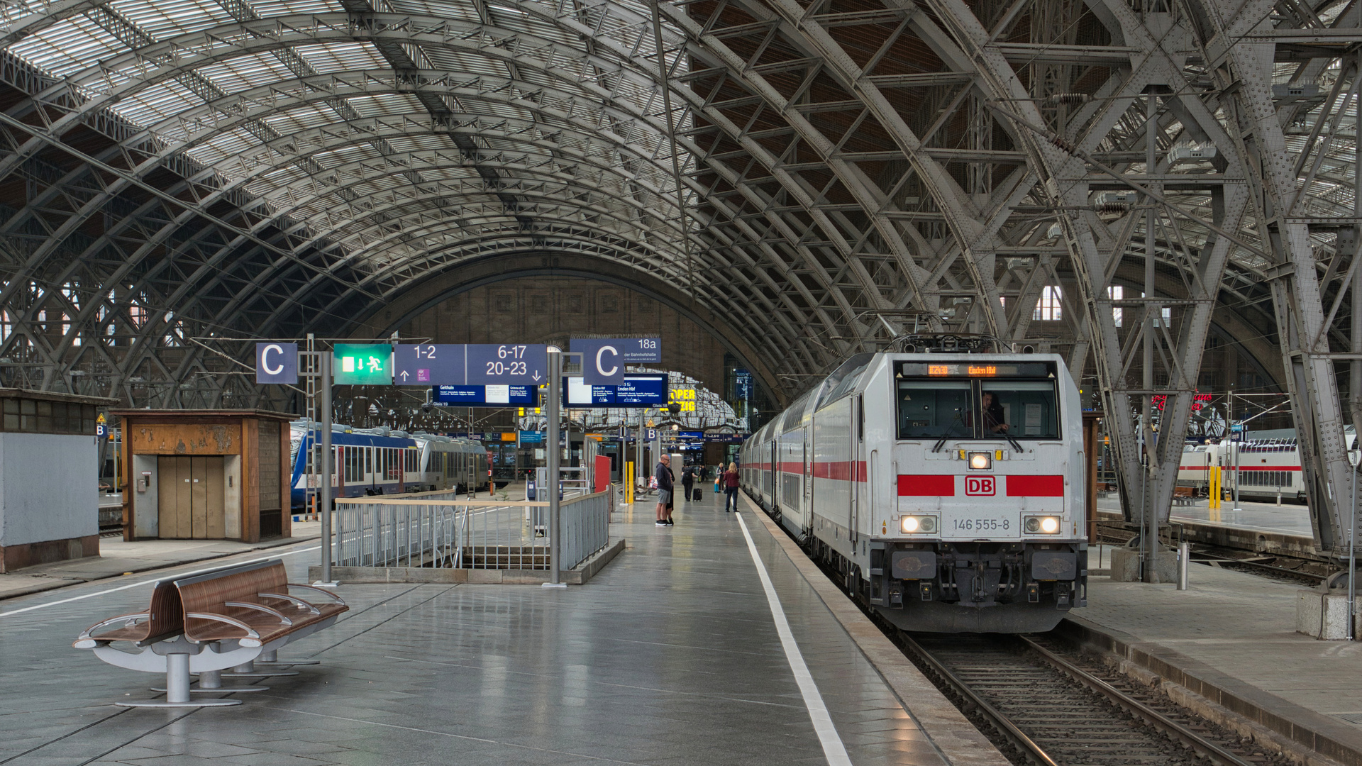 Doppelstock-IC im Leipziger Hauptbahnhof