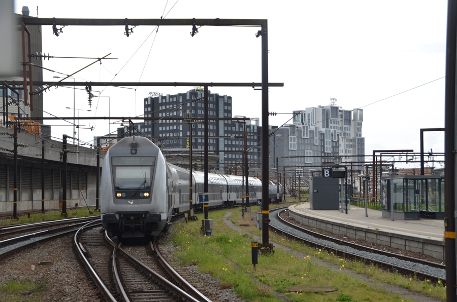 Doppelstockzug bei der Einfahrt in dem Hbf Kopenhagen