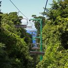 Doppelstöckige Seilbahn durch den Regenwald