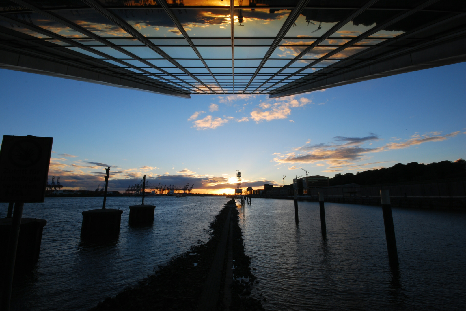 doppelte Abendstimmung - Dockland Hamburg