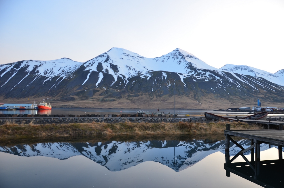 doppelte Bergkette bei Siglufjörður