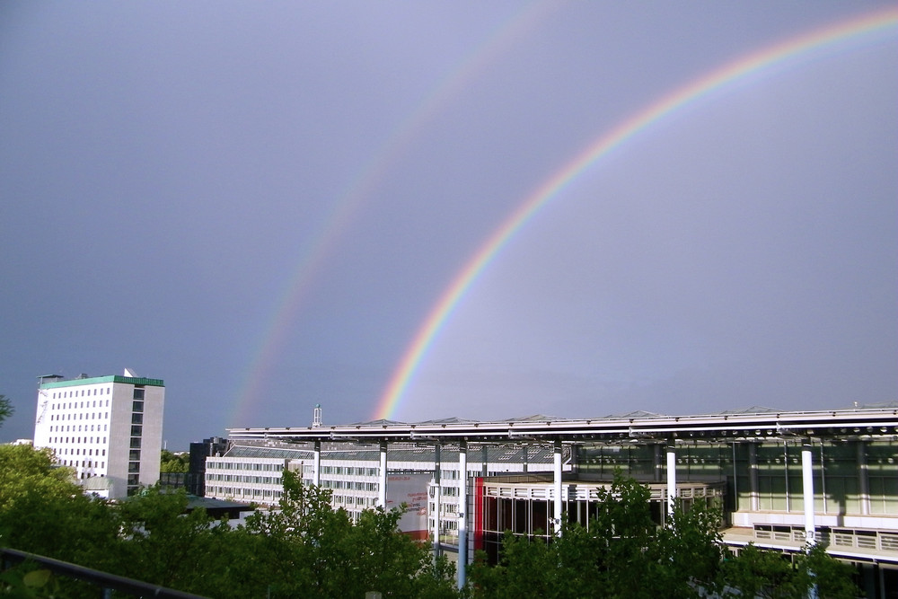 Doppelte Regenbogen über Wolfsburg