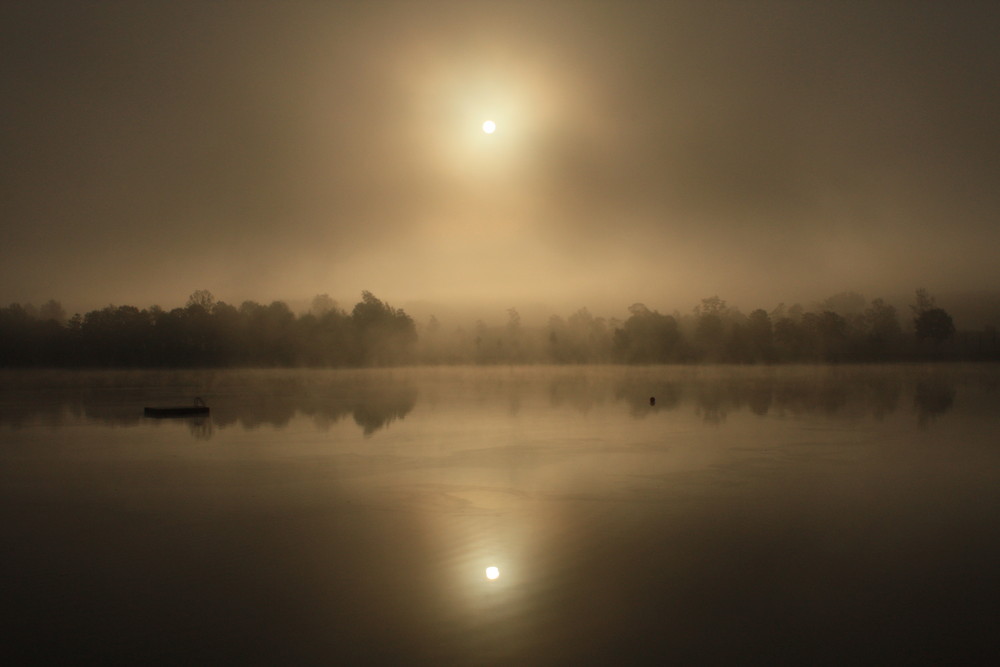 Doppelte Sonne im Nebel