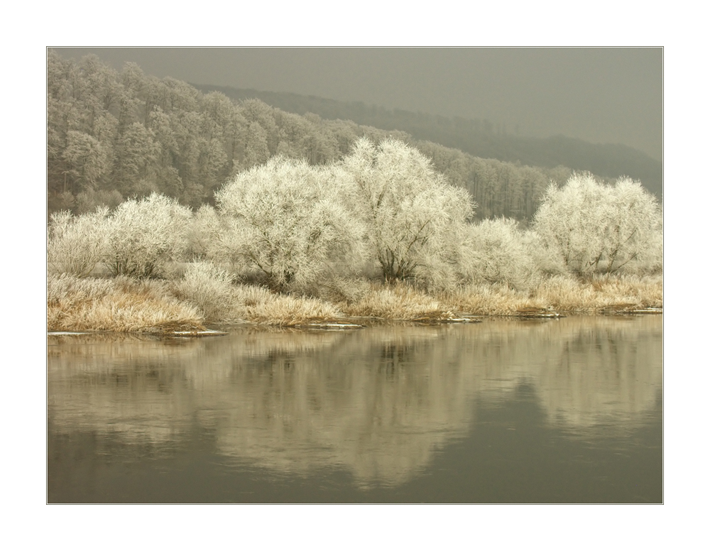 Doppelte Spiegel-Symmetrie, fast... - oder: wie ich mir einen echten Winter vorstelle... ;-))